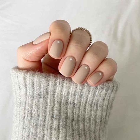 50+ Chic Nude Nails Ideas and Inspiration - The Mood Guide Long Nude Nails, Nude Nails With Gold, Nude Nails Ideas, Color Trends For 2023, Neutral Nail Polish Colors, Beige Nails Design, Taupe Nails, Tan Nails, Neutral Nail Designs