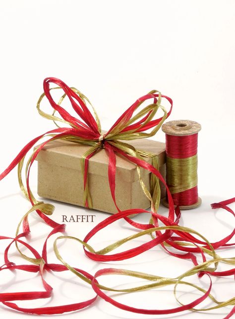 Vintage Spools, Ribbon Wrapping, 2 Color Combinations, Raffia Ribbon, Ribbon Trim, Gold Pearl, Felt Crafts, Color Combination, Gift Packaging