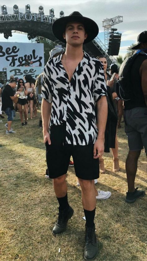 Absolutely love this festival outfit! Men Outfits Coachella, Coachella Outfit Ideas 2023 Men, Male Festival Outfit Summer, Coachella 2023 Outfits Men, Boho Man Outfit, Cochella Outfits 2023 Men, Lollapalooza Outfit Ideas Men, Coachella Outfit Male, Festival Outfits Men Summer