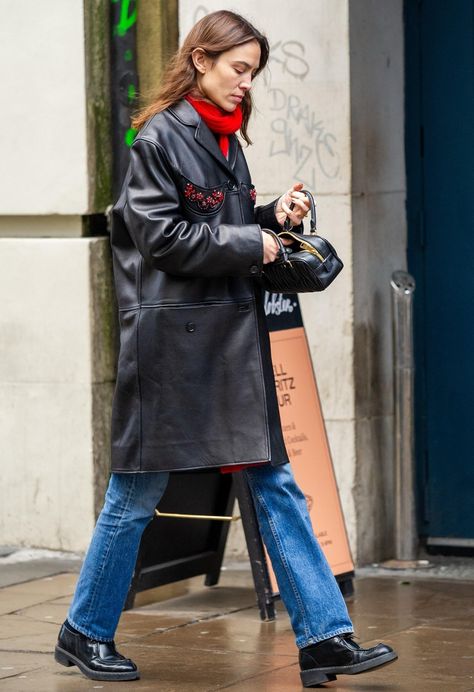 Alexa Chung Style Winter, Alexa Chung Street Style, Alexa Chung Style, Casual Outfit Inspiration, Autumn Vibes, Celebrity Street Style, Winter Clothing, Alexa Chung, 가을 패션