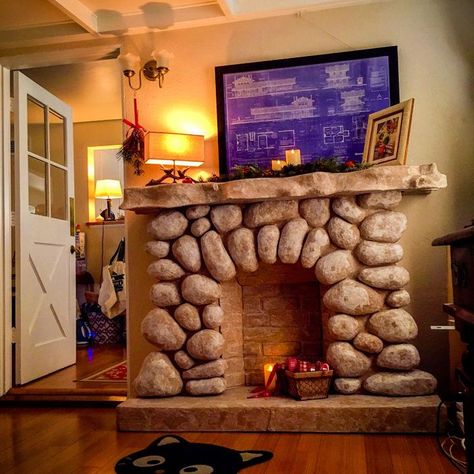 Paper Mache Fireplace, Diy Cardboard Fireplace, Fireplace Faux, Paper Mache Ideas, Christmas Paper Mache, Cabin Holiday, Woodsy Cabin, Pizza By The Slice, Best Decor Ideas