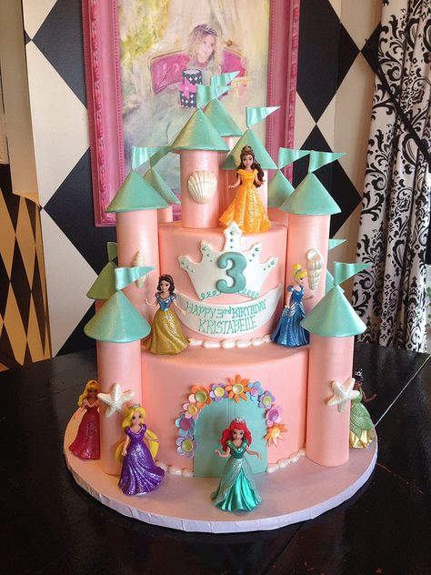 Princess Cake Design Disney Castle Cake, Castle Cakes, Castle Birthday Cakes, Dessert Halloween, Princess Castle Cake, Cakes Decor, Disney Princess Cake, Disney Princess Birthday Party, Cinderella Cake