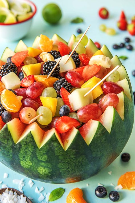 Bbq Fruit Platter, Fruit Salad Bowls Ideas, Fresh Fruit Design, Design Fruit Ideas, Watermelon Boat Fruit Bowls, Fruit Salad Design, Fruit Party Tray, Fruit Bowls Ideas, Fruit Salad Cake