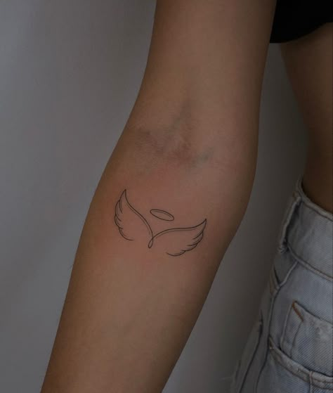 Tattoos For Angels In Heaven, Angle Baby Tattoos For Women, Angle Wing Tattoos For Women, Women Tattoo Placement Ideas, Angel Tattoo Simple, Tattoos For Loved Ones Who Passed, Angel Tattoos For Women, Tattoo Ideas Angel, Simple Angel Tattoos