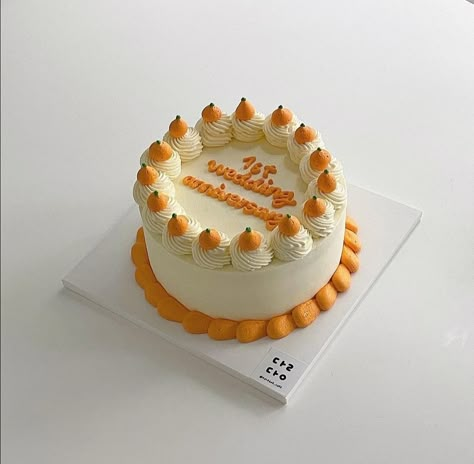 Orange Cake Design, Orange Birthday Cake, Cake Decorating Tutorials Videos, Cake Orange, Cake For Boyfriend, Bottle Cake, Tea Time Food, Simple Birthday Cake, Cake Decorating Designs