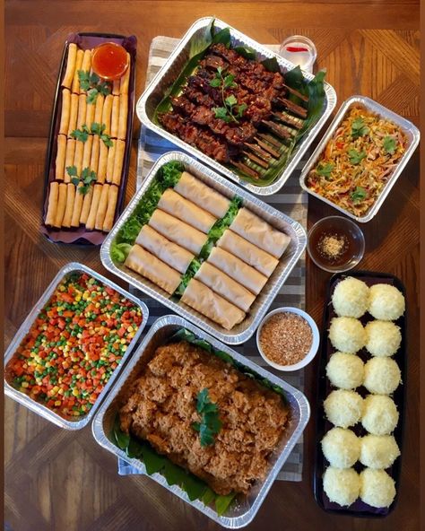 Elle's Kusina on Instagram: “Need to feed 8-10 people but are too lazy to cook?  Here is a small buffet that you can eat for lunch or dinner.  For orders and inquiries,…” Southeast Asian, Canning, 10 Things, Quick Saves, Instagram