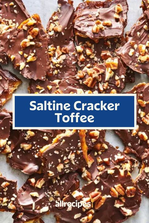 Saltine cracker toffee is easy to make for a sweet, salty, and chocolaty treat with lots of great crunch. Perfect for gifting during the holidays! Toffee Bars With Saltine Crackers, Soda Cracker Candy Saltine Toffee, Saltiness Cracker Toffee, Toffee Crackers Saltine, Toffee Crackers, Saltine Cracker Toffee, Saltine Cracker, Toffee Crunch, Saltine Toffee