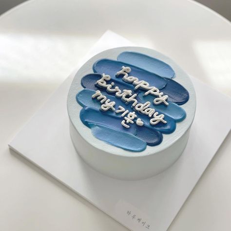 Cake Aesthetic Minimalist, Minimalist Birthday Decor, Minimalist Birthday Cake, Birthday Cake Simple, Birthday Cake Aesthetic, Birthday Cake For Boyfriend, Cake Designs For Boy, Cake Design For Men, Blue Birthday Cakes