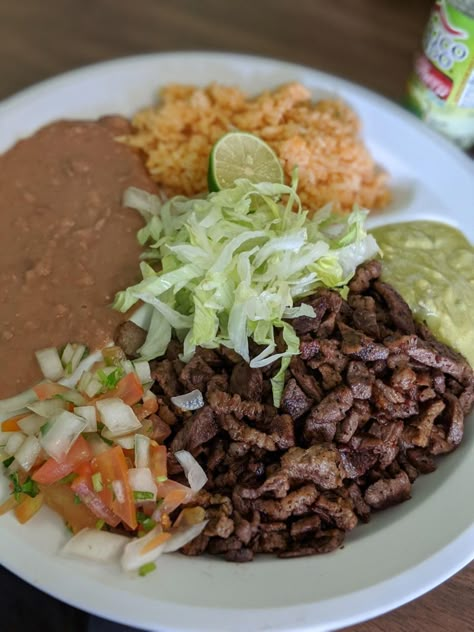 Carne Asada Plate, Carne Asada Dinner Ideas, Chicken Receipt, Carne Asada Burrito, Recipes Mexican, Mexican Street Food, Colombian Food, Hispanic Food, Mexican Food Recipes Easy