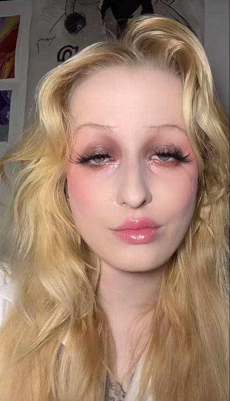 Cherub Makeup, Cherub Face, Euphoria Makeup, Make Up Inspo, Eyeshadow Brushes, Pretty Makeup, Pink Glitter, Makeup Inspo, Makeup Ideas