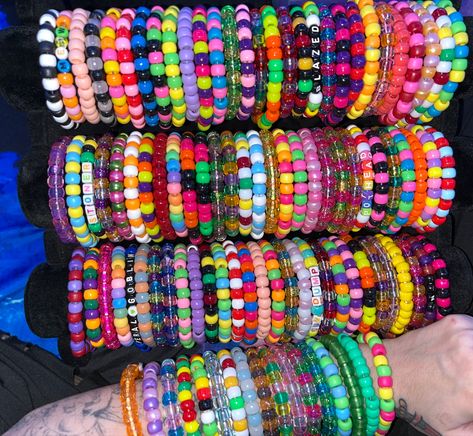 Kandi Bracelets Color Combos, Kandi Color Combos, Color Combos For Bracelets, Bracelet Color Combos, Scene Bracelets, Aesthetic Bracelets, Rave Bracelets, Kandi Inspo, Diy Kandi Bracelets