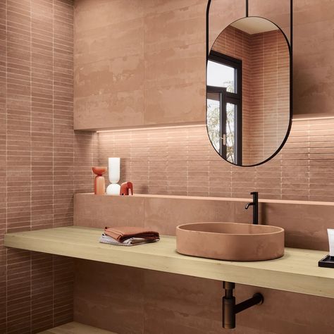 Bathroom Tiles Terracotta, Terracotta Kitchen Tiles Wall, Clay Tiles Bathroom, Bathroom Ideas Terracotta, Luxury Restroom Design, Terracotta Bathrooms, Small Commercial Bathroom, Luxury Bathroom Design Ideas, Terracotta Interiors