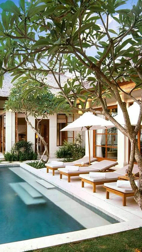 Bali Style Resort, Private Resort Ideas, Bali Style Architecture, Resort Exterior Architecture, Bali Beach Resort, Beach Resort Exterior, Resort House, Resort Home, Resort Homes Design