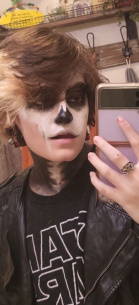 Gothic Men Makeup, Tradgoth Makeup Men, Masculine Alt Makeup, Masc Vampire Makeup, Masc Alt Makeup, Mens Goth Makeup, Masculine Makeup Ftm, Makeup Masculine, Masculine Eye Makeup