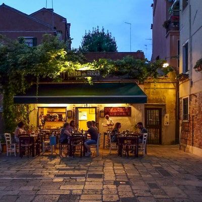 23 Best Restaurants in Venice | Condé Nast Traveler Venice Restaurants, Italy Restaurant, Seafood Menu, Romantic Restaurant, Country Inn, Tasting Menu, Romantic Dinner, Conde Nast Traveler, Top Restaurants