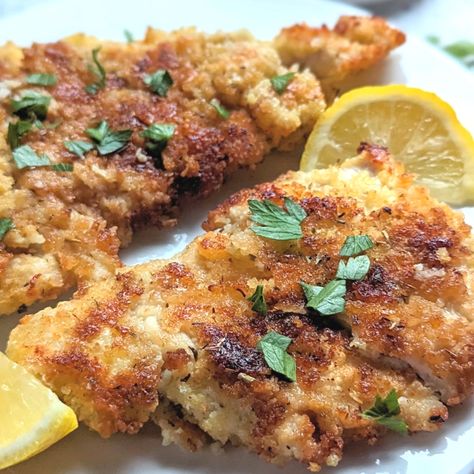 These low sodium chicken breast cutlets are crispy on the outside, juicy in the middle, and super flavorful with no salt added! Low Sodium Breaded Chicken, Low Sodium Chicken Dinner Recipes, Low Fat Low Salt Recipes, Low Sodium Air Fryer Chicken, Salt Free Chicken Recipes, Low Iodine Chicken Recipes, Low Sodium Chicken Tenders, Low Sodium Freezer Meals, Low Sodium Air Fryer Recipes