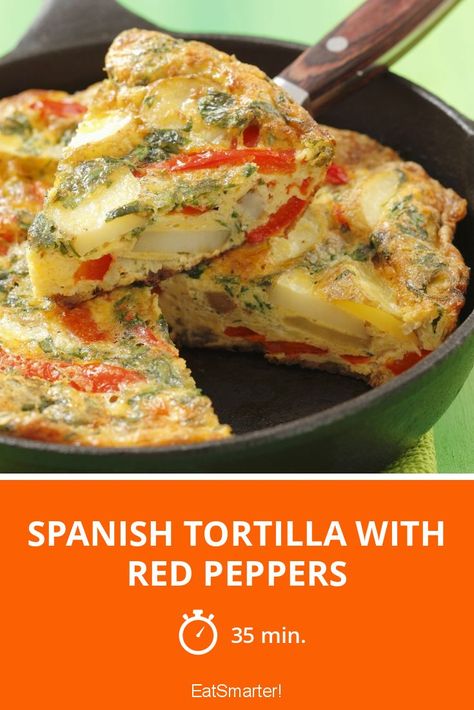 Spanish Tortilla with Red Peppers - 554 kcal - simple dish - So healthy is the recipe: 89.0/10 | A recipe idea by EAT SMARTER | Eggs, Vegetable, Root Vegetable, Omelet, Skillet Dish, Tortilla, European, Spanish, High-protein #fruitvegetable #healthyrecipes Vegetable Tortilla, Spanish Peppers, Red Pepper Recipes, Spanish Tortilla, Skillet Dishes, Dinner Club, Yummy Meals, Root Vegetable, Peppers Recipes