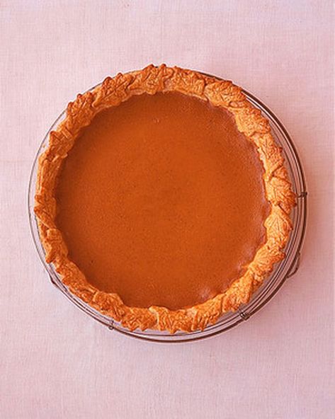 Pumpkin Pie Made with Roasted Fresh Pumpkin Fresh Pumpkin Recipes, Classic Pumpkin Pie Recipe, Cheddar Quiche, Perfect Pumpkin Pie, Thanksgiving Food Ideas, Pie And Tart, Traditional Pumpkin, Fresh Pumpkin, Martha Stewart Recipes