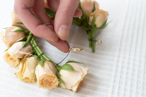 https://flic.kr/p/ofGyQh | Simple fresh flower bracelets - perfect for summer. www.apairandasparediy.com | © Geneva Vanderzeil, A Pair & A Spare, www.apairandasparediy.com Arm Corsage, Flower Bracelet Diy, Bracelet Corsage, Pregnant Photoshoot, Prom Corsage And Boutonniere, Diy Corsage, Wrist Corsages, Corsage And Boutonniere, Corsage Prom