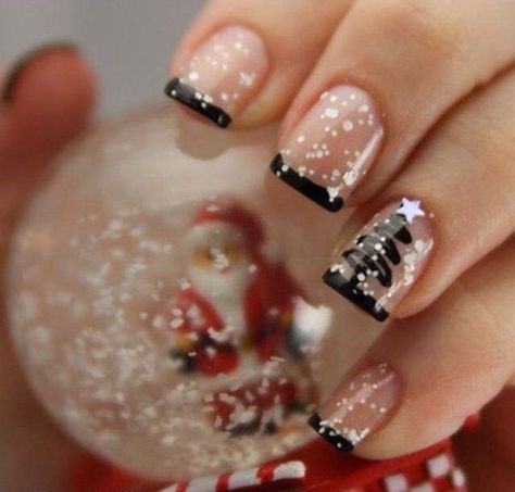 60 Stunning minimal French Nail Art designs that are stylish yet sophisticated - Hike n Dip Nail Art Blanc, French Manicure Nail Designs, New Years Eve Nails, Unghie Nail Art, Manicure Nail Designs, French Tip Nail Designs, Tree Nails, French Manicure Nails, Cute Christmas Nails