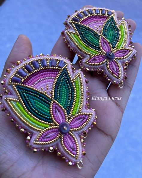 Beaded Floral Earrings Native American, Beaded Flower Earrings Native, Beadwork Designs Patterns, Native Medallion, Antler Lights, Beadwork Ideas, Native American Beadwork Patterns, Beautiful Beaded Earring, Ribbon Skirt