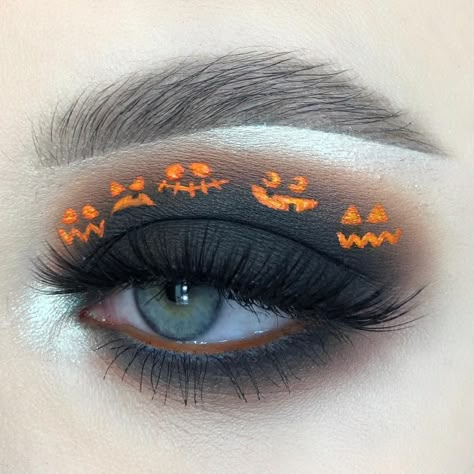 pumpkins in the night🎃 Inspired by @chloefitz.mua ❤️ - @anastasiabeverlyhills soft glam palette, moonchild glowkit and brow definer and… Soft Glam Palette, Fantasy Make-up, Halloween Make-up Looks, Make Up Designs, Holloween Makeup, Brow Products, Foundation Routine, Cute Halloween Makeup, Halloween Idea