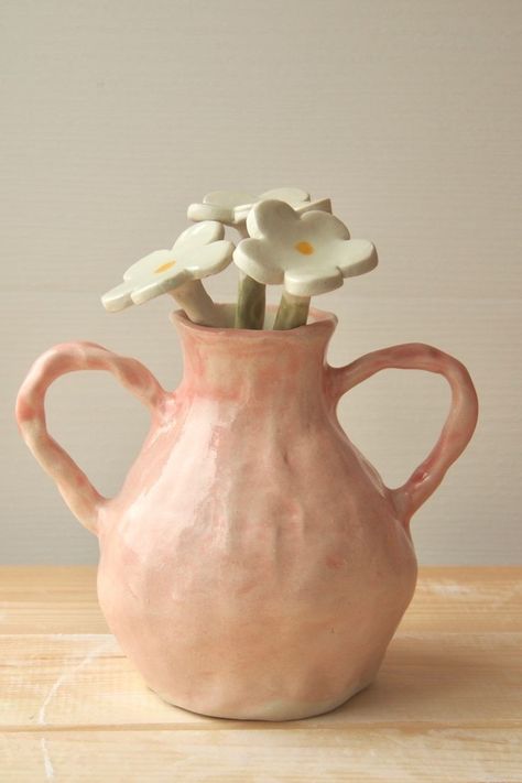 Ceramic Vase Aesthetic, Clay Flower Vase, Cerámica Ideas, Kids Pottery, Tanah Liat, Keramik Design, Ceramic Shop, Clay Vase, New Ceramics