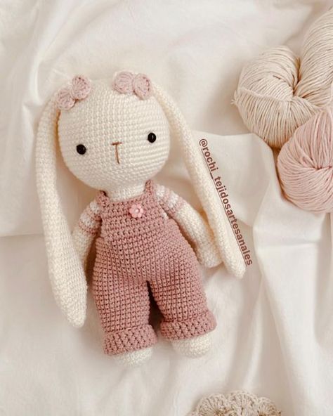 Crochet Toy Ideas, Baby Toys Crochet, Crochet Stuffed Toys, Crochet Rabbit Free Pattern, Unique Crochet Blanket, Crocheted Bunny, Crochet Pour Halloween, Crochet Butterfly Pattern, Bunny Amigurumi