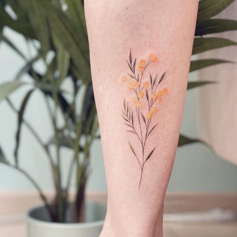 𝑬𝑽𝑨 𝑬𝑫𝑬𝑳𝑺𝑻𝑬𝑰𝑵 | 𝐓𝐚𝐭𝐭𝐨𝐨 𝐀𝐫𝐭𝐢𝐬𝐭 (@eva_tattooist) • Photos et vidéos Instagram Golden Rod Flower, Goldenrod Tattoo, Tattoo Fixes, Birth Flower Tattoos, Golden Rod, Stylist Tattoos, Modern Tattoos, Tattoo Artist, Flower Tattoos