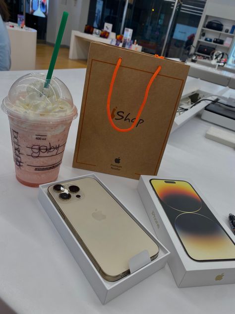 #iphone14promax #iphoneoro #unboxing #iphone #starbucks Iphone Package, Iphone Unboxing, Manifesting 2024, Mobile Shop Design, Sweet Pictures, Inside Shop, Iphone Video, Luxury Background, Creative Profile Picture