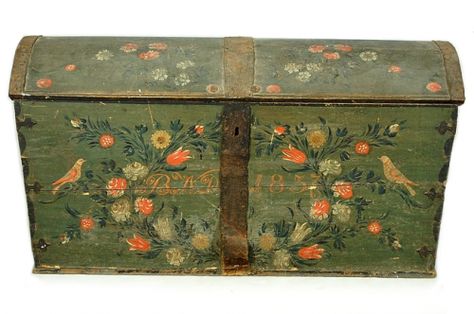 Wedding Chest, Swedish Folk Art, Painted Trunk, Swedish Decor, Norwegian Rosemaling, Arte Folk, Folk Art Flowers, Painted Chest, Blanket Chest