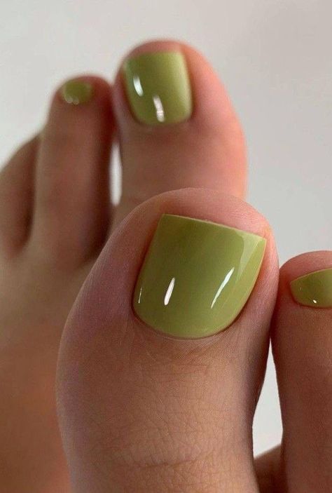 Green Toe Nails, Fall Toe Nails, Pedicure Gel, Feet Nail Design, Pedicure Nail Designs, Gel Toe Nails, Toe Nail Color, Pretty Toe Nails, Summer Toe Nails