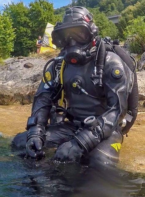 Underwater Welding, Scuba Diving Suit, Technical Diving, Diver Down, Underwater Diving, Deep Sea Diver, Deep Sea Diving, Scuba Diving Equipment, Military Drawings