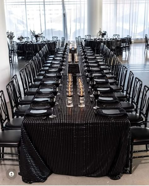 Black Wedding Table, All Black Affair, All Black Party, 30th Birthday Ideas For Women, Black Party Decorations, Dinner Party Table Settings, Bling Party, Black And White Wedding Theme, Black Dinner