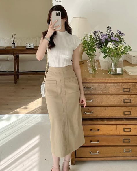 Rok Korean Style, Rok Outfit, Modest Girly Outfits, Non Hijab, Simple Casual Outfits, Korean Casual Outfits, Everyday Fashion Outfits, Korean Fashion Dress, Casual Day Outfits