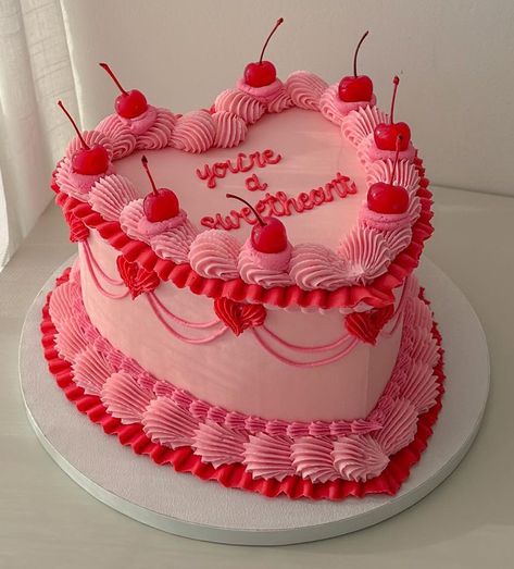 Pink And White Heart Cake, Fifteen Birthday Cake, Hot Pink Heart Cake, Retro Heart Cake, Pink And Red Cake, Red Heart Cake, Pink Heart Cake, 29th Birthday Cakes, Bolo Vintage