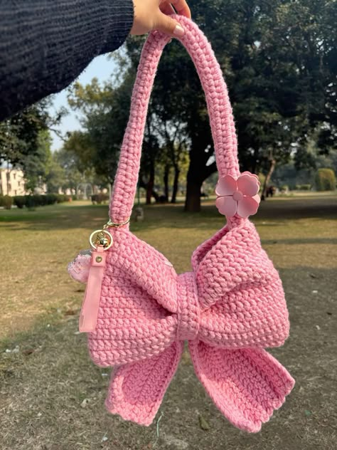 Crochet Cute Purse, Pink Bag Crochet, Crochet Ideas For Business, Diy Bag Ideas, Crochet Purse Ideas, Crochet Pink Bag, Crochet Ideas Clothes Summer, Crochet Ideas For Summer, Croche Aesthetic