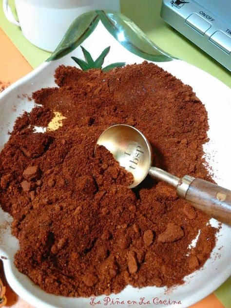 How To Prepare Basic Chile Powder - La Piña en la Cocina Homemade Chorizo, Mexican Chorizo, Mexican Sauce, Ancho Chili Powder, Powder Recipe, Latin Food, Savory Recipes, Mexican Recipes, Mexican Dishes