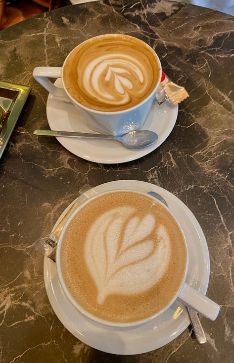 Cofee Story Snap, Coffee Study, Cozy Coffee Shop, Coffee Obsession, Coffee Heart, Snap Food, Coffee Coffee, Coffee And Books, Latte Art