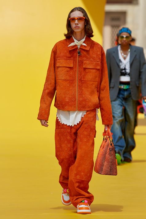 Louis Vuitton Spring 2023 Menswear, Louis Vuitton Ss23, Louis Vuitton Spring 2023, 2000 Aesthetic, Vuitton Outfit, 2023 Menswear Fashion Show, Paris Mens Fashion, High Fashion Runway, High Fashion Men