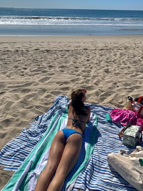 beach girl, beach day, bwach life, santa monica, beavh aesthetic, summer, summer life, ocean, friends Ocean Friends, Photo Recreation, Santa Monica Beach, Nice Bikinis, Simple Shoes, Girl Beach, Summer Life, Hot Girl Summer, Beach Poses