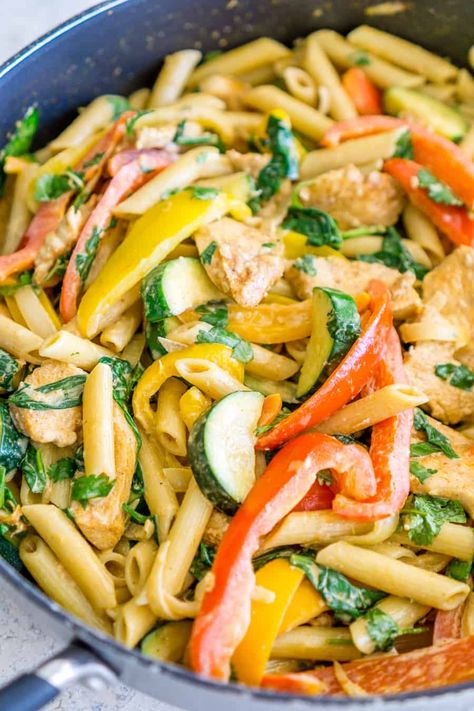 Veggie-Loaded Creamy Chicken Fajita Pasta - an easy, delicious weeknight pasta recipe that comes together in just over 30 minutes. This recipe is packed with vegetables - bell peppers, zucchini, baby spinach, and onion - and has a light creamy sauce full of flavor. #easypastarecipes #pastarecipes #chickenpasta #chickenfajita #creamypasta #vegetablepasta #recipes #easydinner #pastadinner #easyrecipes #weeknightdinner #weeknightrecipes #healthyeating #chicken #fajita Bell Peppers And Zucchini Recipes, Bell Pepper Spinach Recipes, Pasta With Bell Peppers And Chicken, Pasta Peppers And Onions, Chicken Zucchini Bell Pepper Recipes, Pasta With Chicken And Zucchini, Pasta Chicken Zucchini Recipes, Spinach And Bell Pepper Recipes, Chicken Bell Pepper Pasta