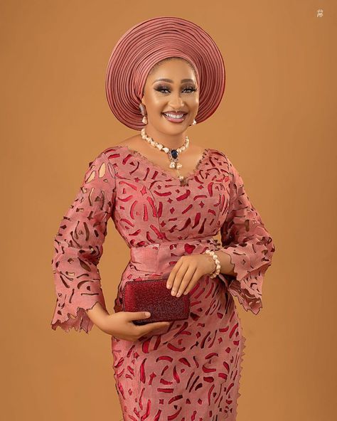 Iro Gown Style Lace For Bride, Latest Iro And Buba Lace Styles, Idoma Bride, Iro And Buba Styles Lace Classy, Iro And Blouse Lace Styles Latest, Iro And Buba Styles Lace, Ankara Boubou, Lace Blouse Styles, Gown Wedding Guest