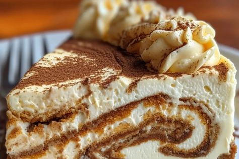 Roll Cheesecake, Cinnamon Cheesecake, Cinnamon Roll Cheesecake, Homemade Cheesecake, Easy Cheesecake Recipes, Cracker Crust, Cheesecake Desserts, Creamy Cheesecake, Graham Cracker Crust