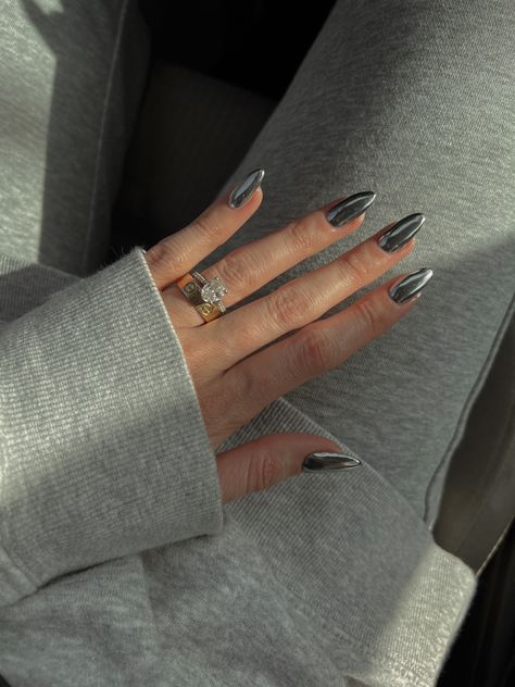 Nail Color February, Chic Minimalist Nails, Silver Chrome Nails, Nails For 2023, Black Chrome Nails, Grey Nail Art, Art Nail Designs, Engagement Nails, Silver Nail Art