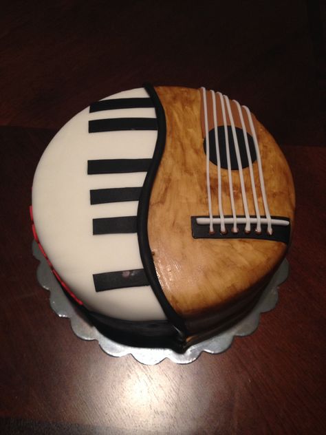 Dads BIRTHDAY #musicancake Music Gifts Diy, Bolo Musical, Birthday Cake For Boyfriend, Piano Cakes, Music Cakes, Cake For Boyfriend, Music Cake, Guitar Cake, Cake In A Can