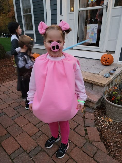 Diy Cow Costume, Farm Animal Costumes, Animal Costumes For Kids, Kids Barn, Pig Costumes, Cow Costume, Barn Animals, Animal Costumes, Christmas Play