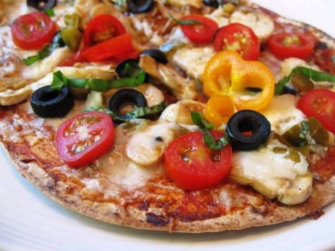 Weight Watchers Simply Filling Veggie Pizza- she used a Flat Out in Multi Grain Flax for the crust! Flatout Pizza, Weight Watchers Simple Start, Simply Filling Recipes, Weight Watcher Dinners, Veggie Pizza, Filling Food, Simply Filling, Power Foods, Cooking Light