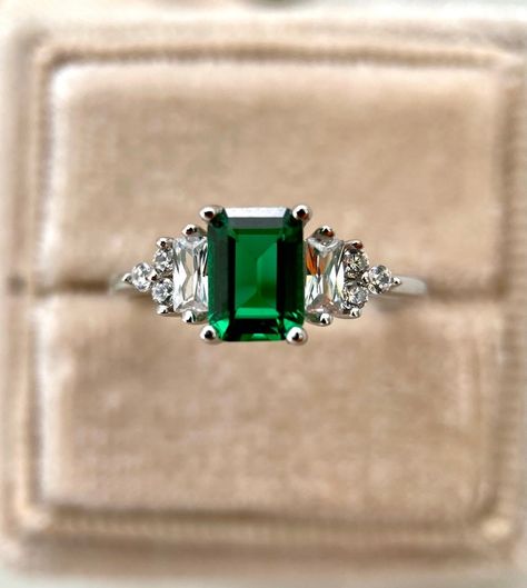 Pear Emerald Wedding Ring, Emerald Engagement Ring Green, Vintage Emerald Engagement Ring, Birthstone Promise Rings, Emerald Ring Vintage, Silver Cleaning, Emerald Wedding Rings, Wedding Ring Sizes, Colored Engagement Rings