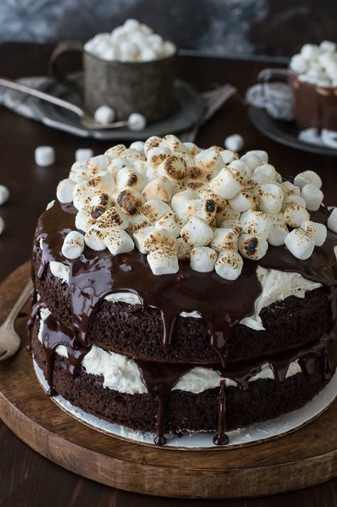 Hot Chocolate Cake with marshmallow buttercream! Made with real hot chocolate and topped with toasted marshmallows! Dessert Marshmallow, Hot Chocolate Cake Recipe, Chocolate Marshmallow Cake, Pumpkin Roll Recipe Easy, Hot Chocolate Cake, Marshmallow Cake, Pumpkin Rolls Recipe, Marshmallow Buttercream, Gateaux Cake